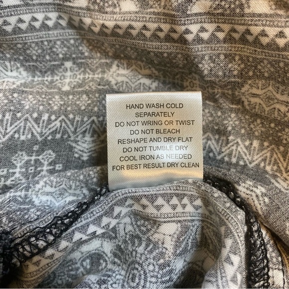 Pink Republic Skater Dress Sz Small Black White Geometric Bar‎ Back Rayon Casual - Picture 10 of 13